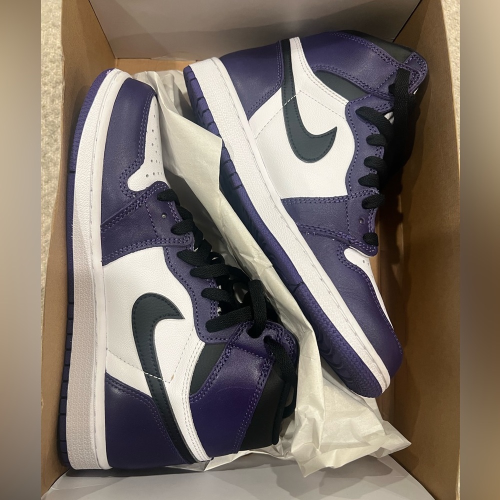 Jordan 1 retro high court purple white size 7.5